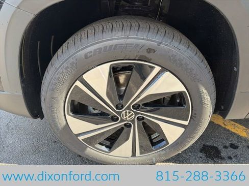 New 2026 Volkswagen Taos SE AWD/4WD image 28