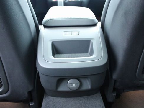 Used 2025 Volvo V60 B5 Cross Country Plus image 35