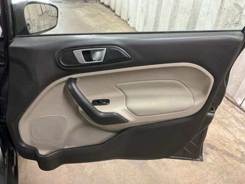 Used 2016 Ford Fiesta SE image 26