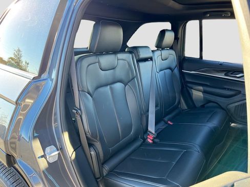 New 2025 Jeep Grand Cherokee Limited w/ Luxury Tech Group II image 28