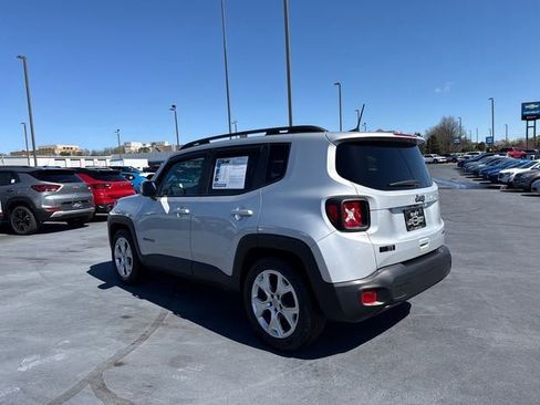 Used 2019 Jeep Renegade Latitude FWD image 5