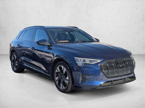 Used 2022 Audi e-tron Premium w/ Convenience Plus Package image 3