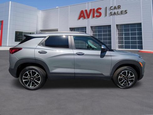Used 2025 Chevrolet TrailBlazer LT AWD/4WD image 5