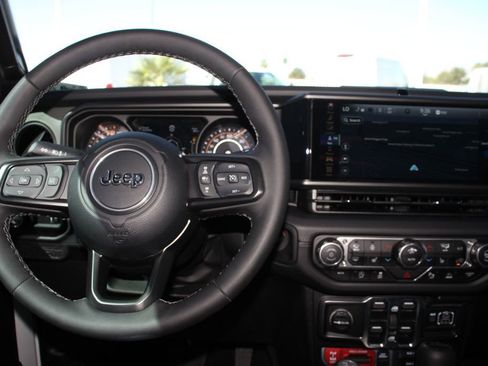 Used 2025 Jeep Gladiator Mojave AWD/4WD image 17