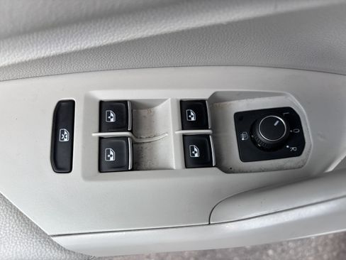 Used 2024 Volkswagen Jetta SE FWD image 17