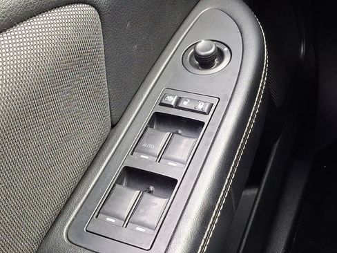 Used 2013 Dodge Avenger SE image 24