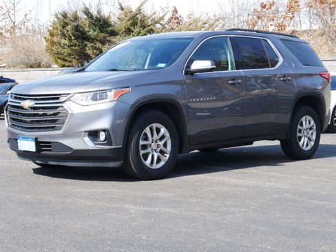 Certified 2020 Chevrolet Traverse LT w/ Driver Confidence II Package image 1