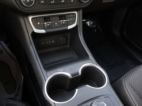 Used 2024 GMC Terrain SLE image 38