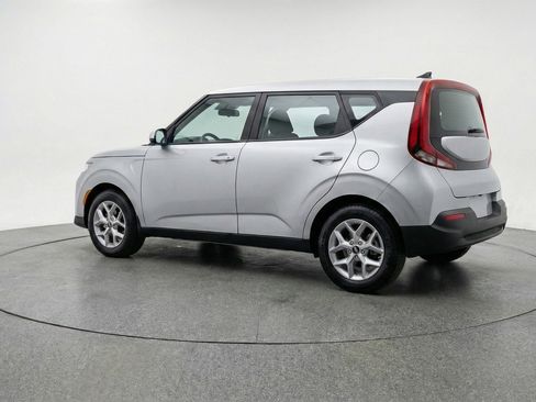Used 2025 Kia Soul LX w/ LX Technology Package FWD image 6