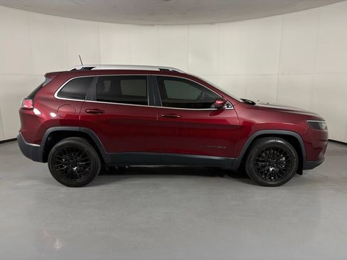 Used 2019 Jeep Cherokee Latitude Plus w/ Comfort/Convenience Group FWD image 8
