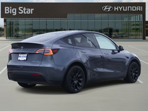 Used 2023 Tesla Model Y Long Range image 4