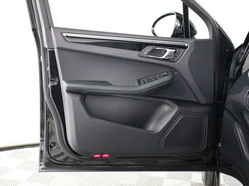 Certified 2026 Porsche Macan AWD/4WD image 20