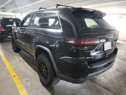 Used 2018 Jeep Grand Cherokee Laredo AWD/4WD image 3
