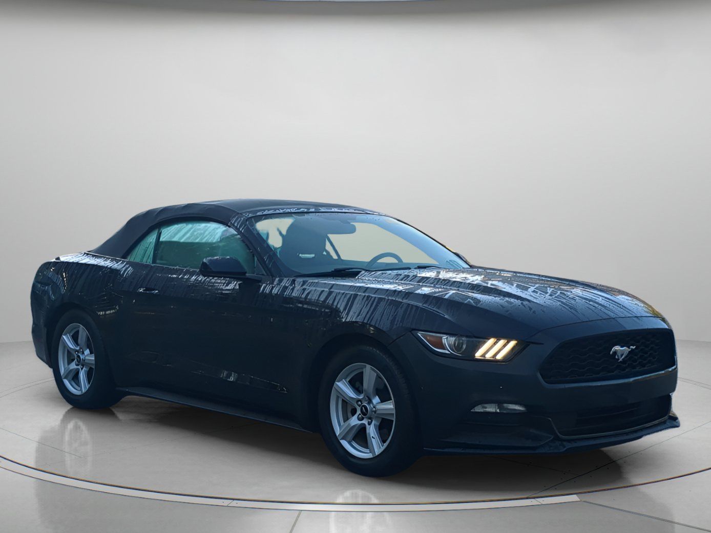 Used 2016 Ford Mustang Convertible RWD image 38