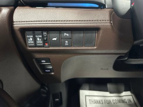 Used 2025 Honda Odyssey Elite image 17
