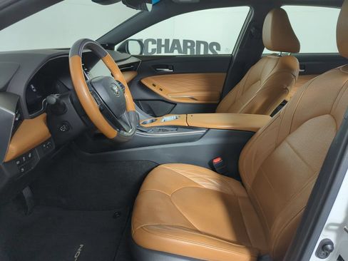 Used 2019 Toyota Avalon Limited FWD image 7