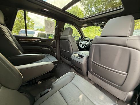 Used 2024 Cadillac Escalade Premium Luxury AWD/4WD image 36