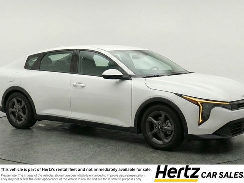 Used 2025 Kia K4 LXS image 1