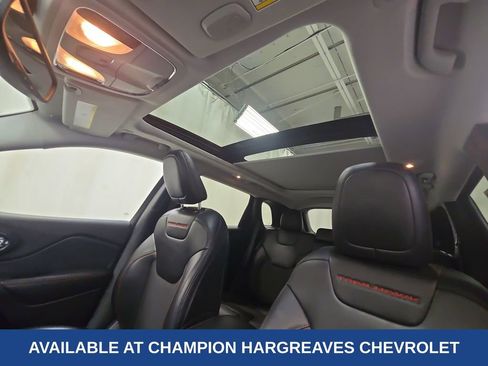 Used 2020 Jeep Cherokee Trailhawk w/ Comfort/Convenience Group AWD/4WD image 26