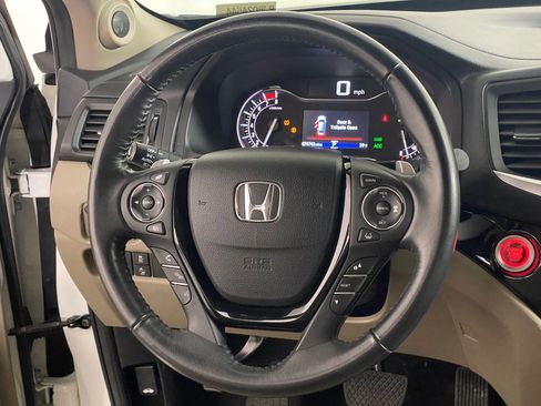 Used 2018 Honda Pilot Touring image 17