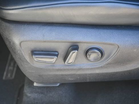 Used 2024 Toyota Highlander XLE FWD image 23