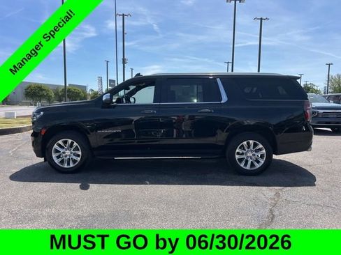 Used 2024 Chevrolet Suburban Premier AWD/4WD image 6