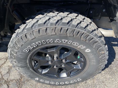 Used 2022 Jeep Gladiator Willys image 32