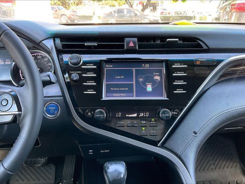 Used 2018 Toyota Camry XLE FWD image 34