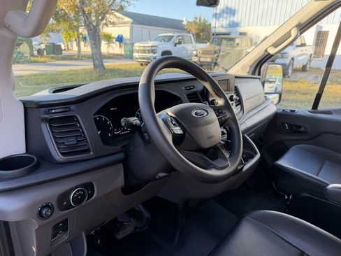 Used 2025 Ford Transit 250 148 Medium Roof image 13