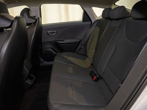 New 2025 Kia K4 LXS image 9