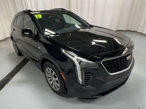 Used 2019 Cadillac XT4 Sport image 2