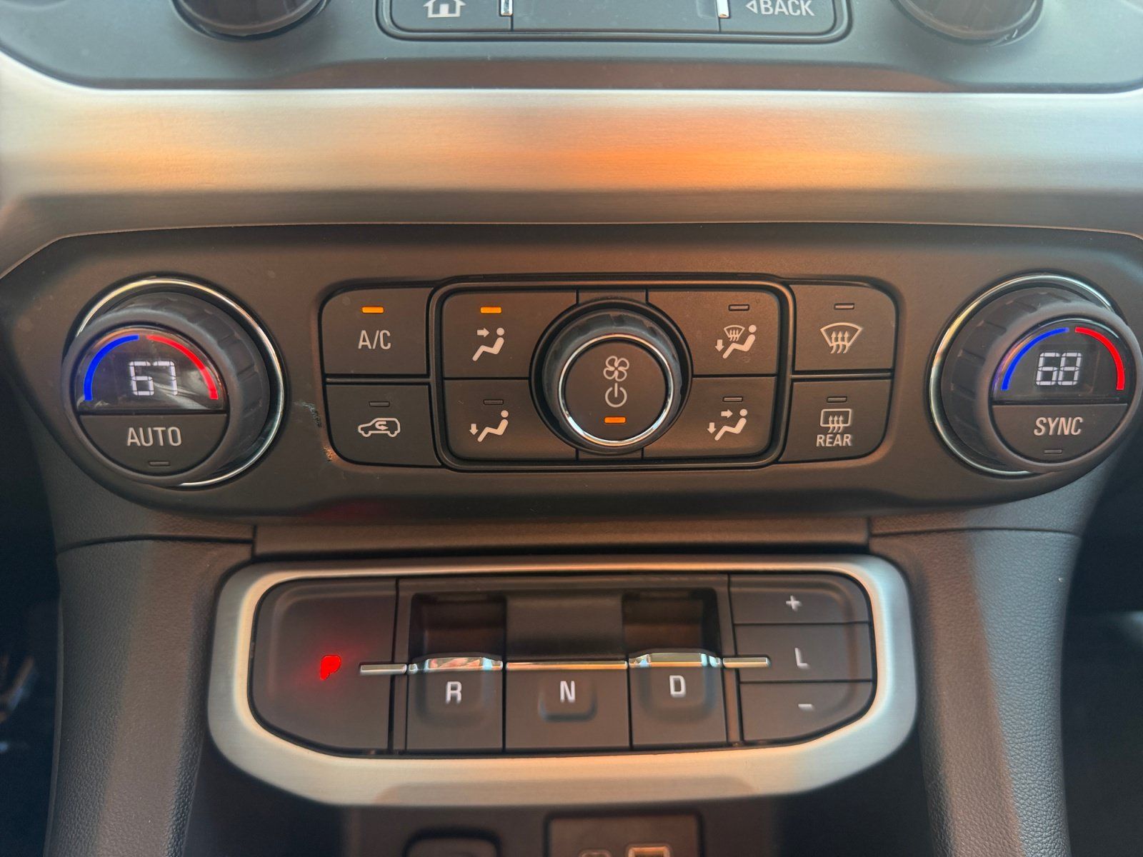 Used 2022 GMC Acadia SLE FWD image 16