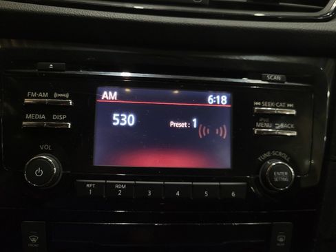 Used 2017 Nissan Rogue SV AWD/4WD image 25