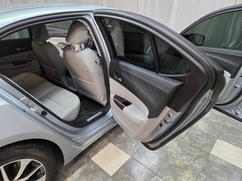 Used 2017 Acura TLX w/ Technology Package image 9