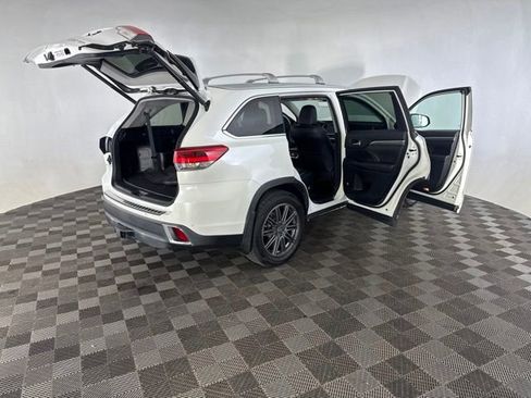 Used 2017 Toyota Highlander Limited w/ Protection Package #3 AWD/4WD image 17