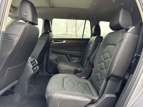New 2026 Volkswagen Atlas SE FWD image 14