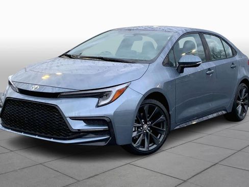 Used 2026 Toyota Corolla SE w/ SE Package image 2