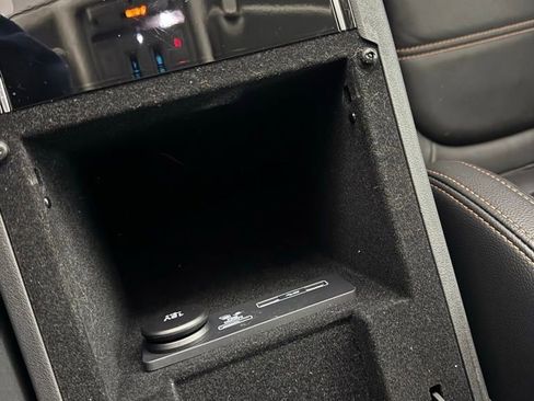 Used 2019 Jaguar F-PACE Prestige image 64