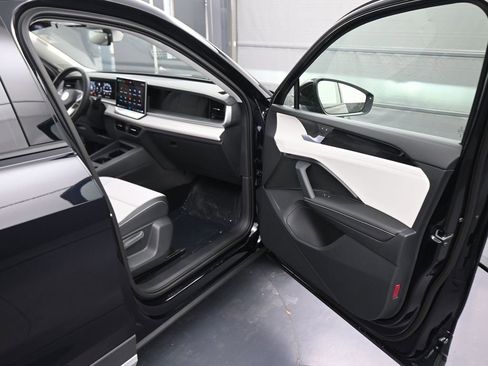 New 2026 Volkswagen Tiguan SE AWD/4WD image 43