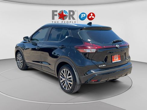 Used 2024 Nissan Kicks SV FWD image 3
