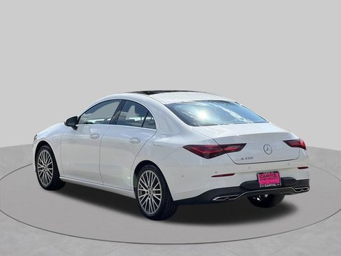 Used 2025 Mercedes-Benz CLA 250 image 3