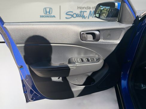 Used 2024 Hyundai Venue Limited image 20