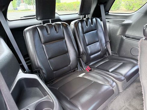 Used 2014 Ford Explorer XLT w/ Equipment Group 202A FWD image 14