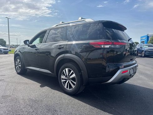 Used 2023 Nissan Pathfinder SL w/ Lighting Package (N92) AWD/4WD image 4
