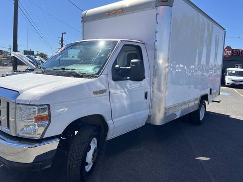 Used 2014 Ford E-450 and Econoline 450 Super Duty RWD image 3