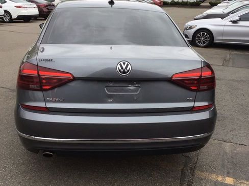 Used 2018 Volkswagen Passat 2.0T FWD image 4