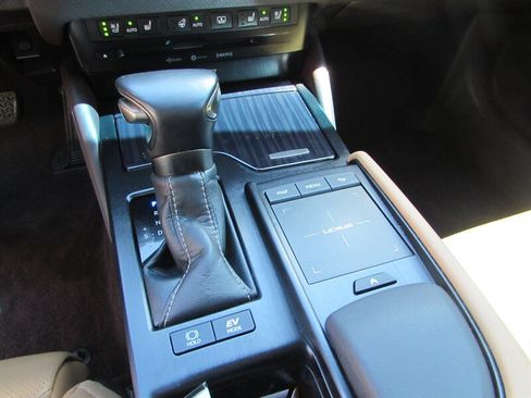 Used 2021 Lexus ES 300h w/ Accessory Package FWD image 18