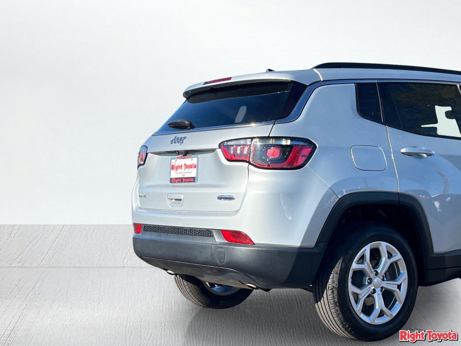 Used 2024 Jeep Compass Latitude AWD/4WD image 11