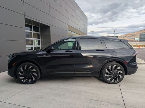 Used 2024 Lincoln Nautilus Reserve w/ Equipment Group 203A image 9