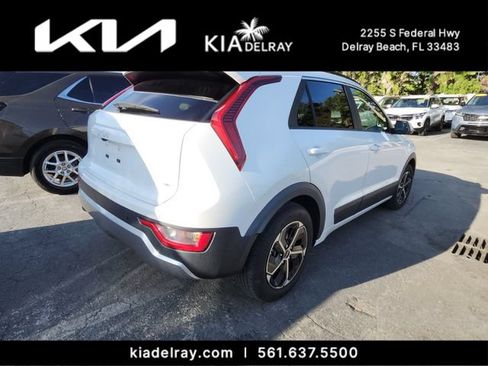 Used 2024 Kia Niro EX FWD image 2